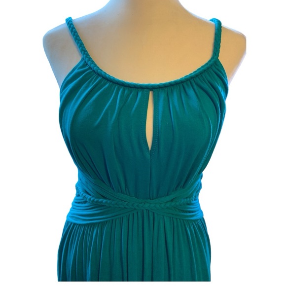 Ladies Summer Dress w/Slimming Waistline and Flattering Profile. EUC - Picture 2 of 5